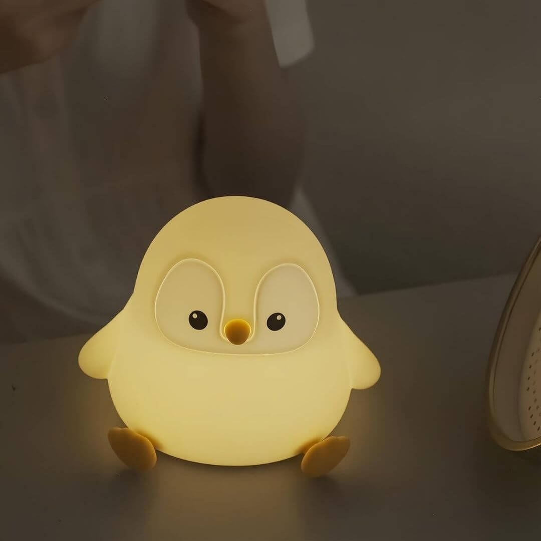 Veilleuse Pingouin Assis Enfant – LumiPenguin™